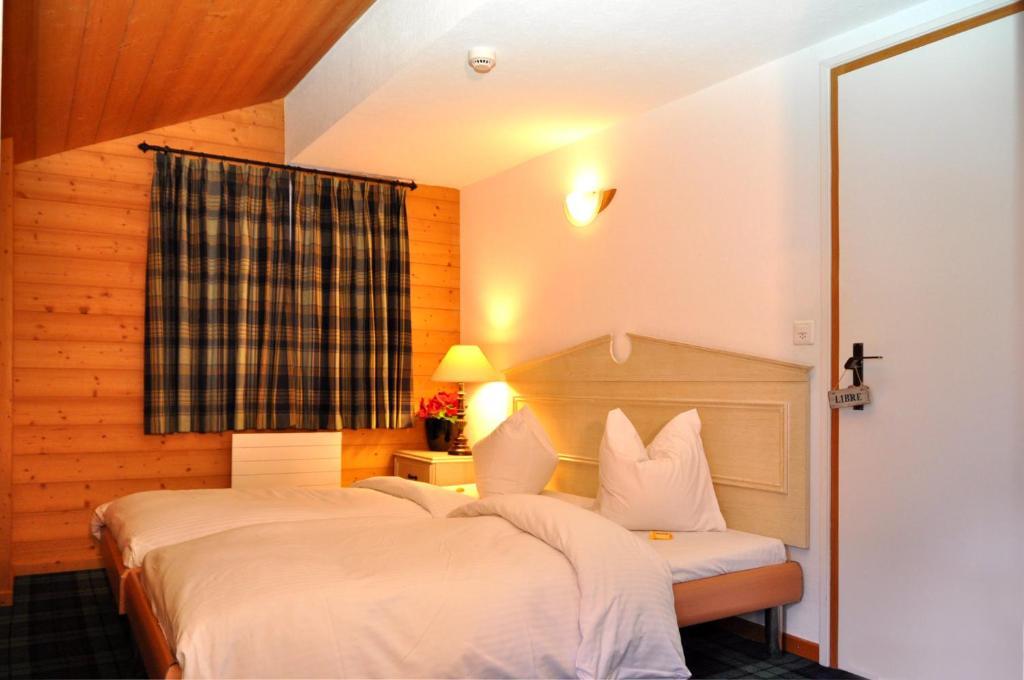Hotel De La Paix Champéry Oda fotoğraf