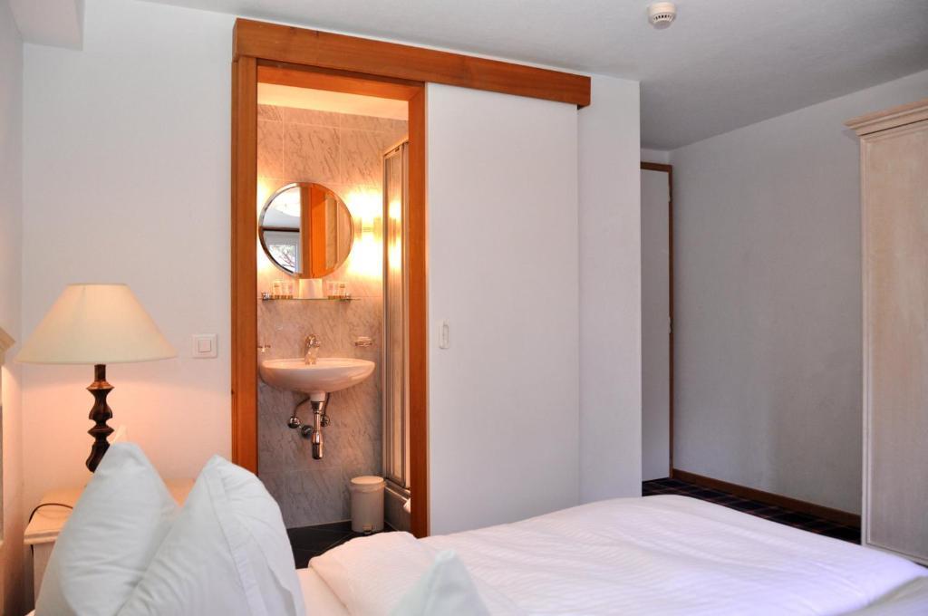 Hotel De La Paix Champéry Oda fotoğraf