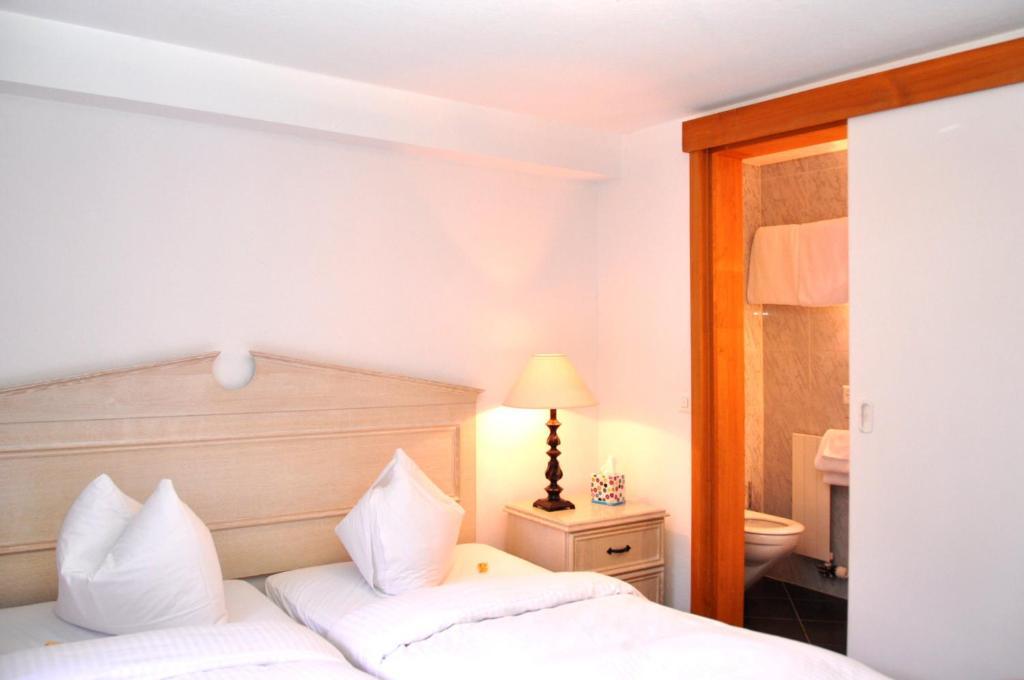 Hotel De La Paix Champéry Oda fotoğraf