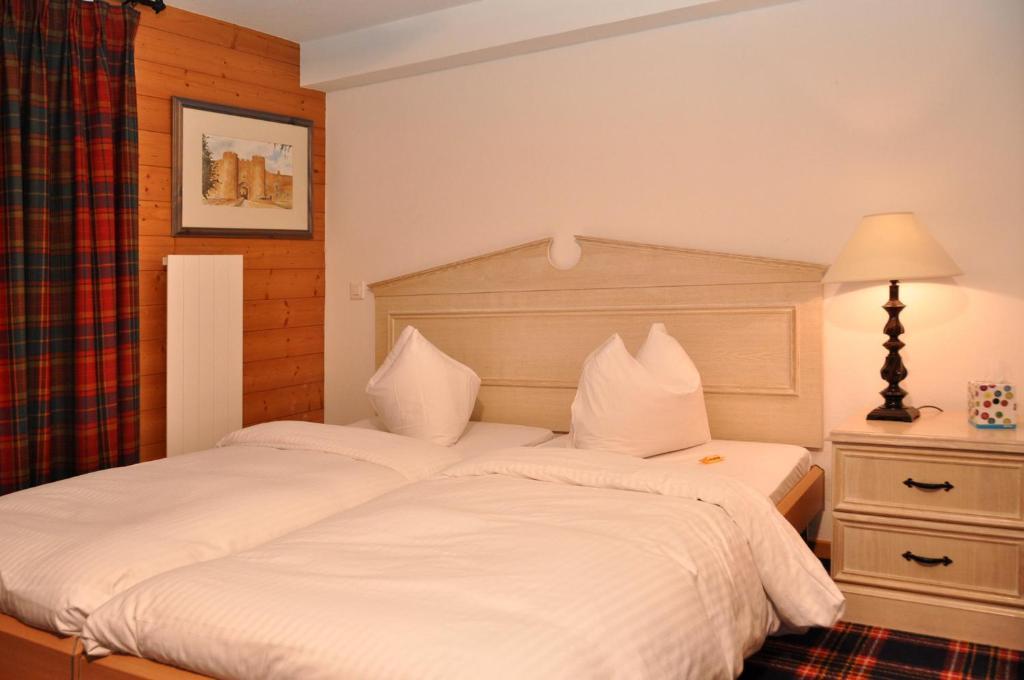 Hotel De La Paix Champéry Oda fotoğraf