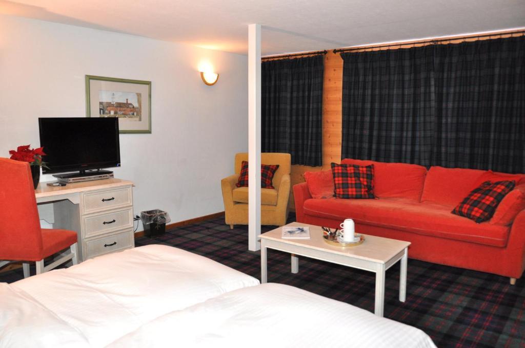 Hotel De La Paix Champéry Oda fotoğraf
